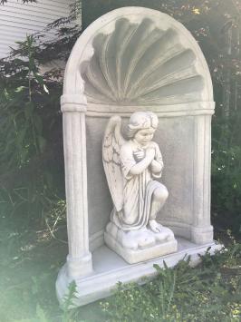 Kniender Engel in Gebetskapelle - Steinstatue - 58 cm